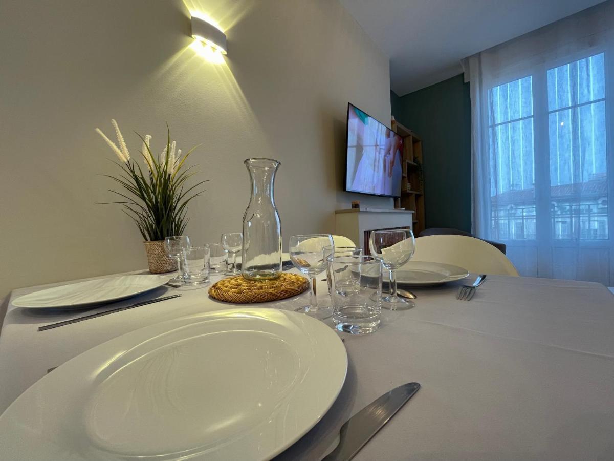 Superbe T3 Climatise - 62M2 - 4 Etoiles - Centre Historique Vue Port De Plaisance - Wifi - 5E Avec Ascenseur Apartment Toulon Exterior photo