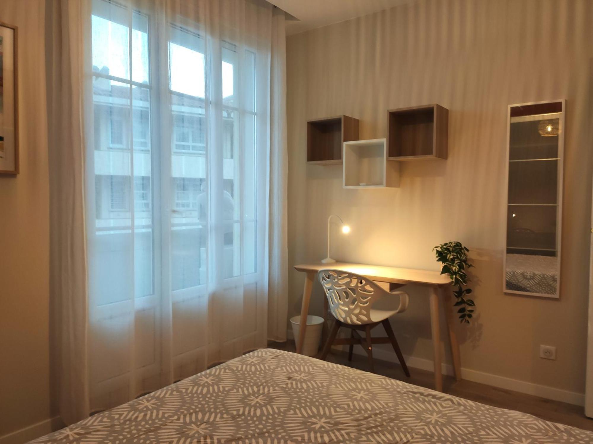 Superbe T3 Climatise - 62M2 - 4 Etoiles - Centre Historique Vue Port De Plaisance - Wifi - 5E Avec Ascenseur Apartment Toulon Exterior photo