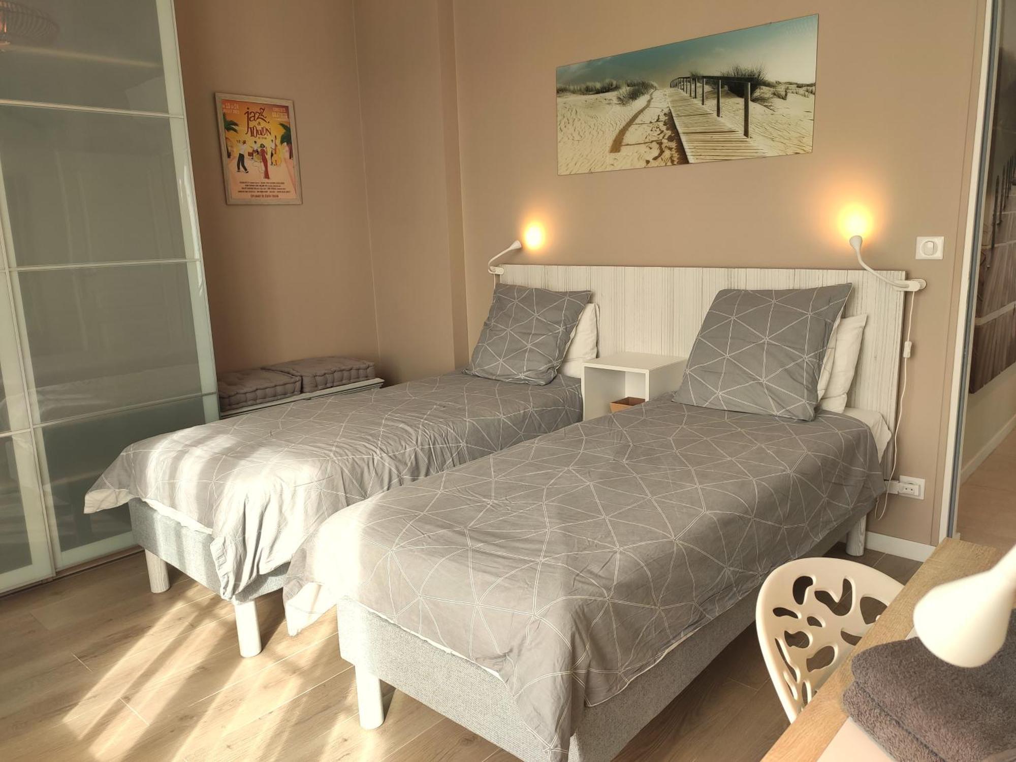 Superbe T3 Climatise - 62M2 - 4 Etoiles - Centre Historique Vue Port De Plaisance - Wifi - 5E Avec Ascenseur Apartment Toulon Exterior photo