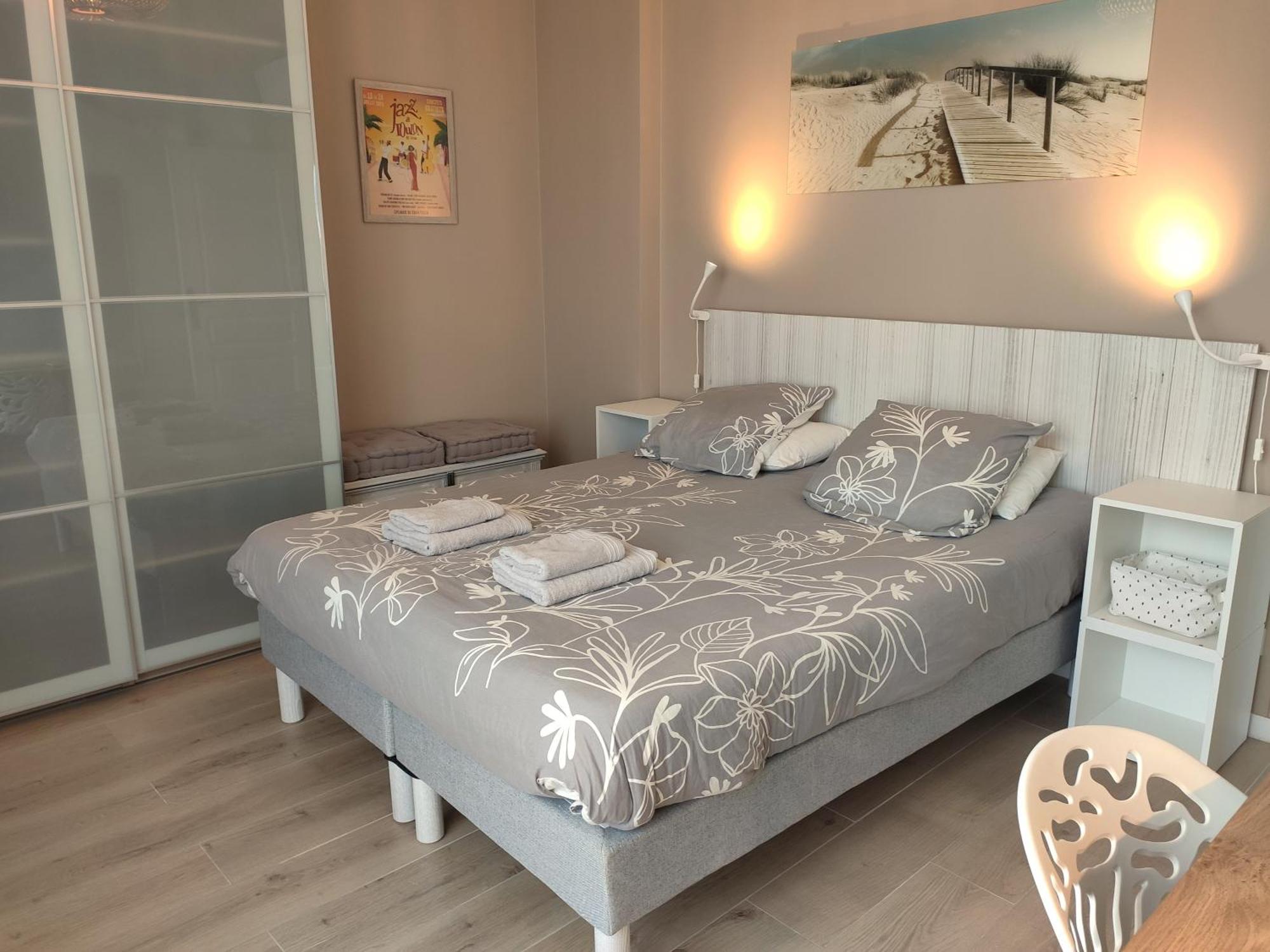 Superbe T3 Climatise - 62M2 - 4 Etoiles - Centre Historique Vue Port De Plaisance - Wifi - 5E Avec Ascenseur Apartment Toulon Exterior photo